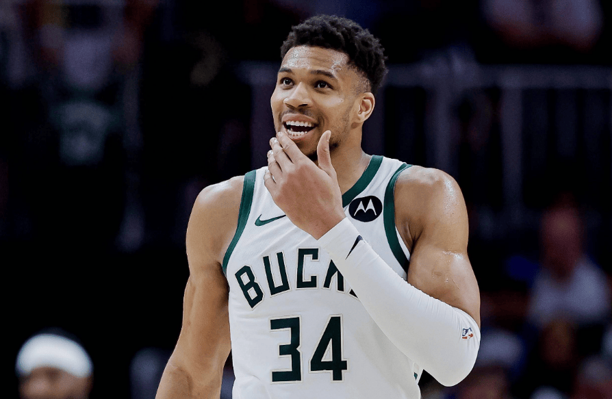 华体会官方网站-包含字母哥重返赛场，重返赛场首场状态出色，TES观众沸腾！赛场气氛高涨的词条